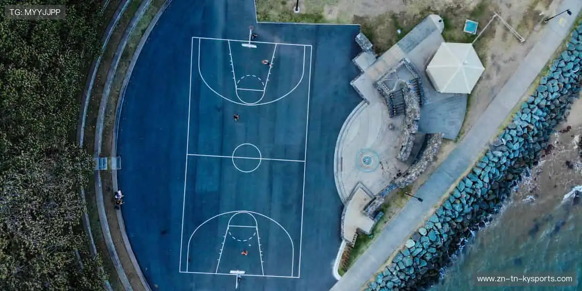 👟潮流装备，个性定制！从球鞋到球衣，打造专属你的运动风格！🎾